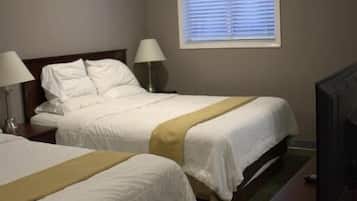 Deluxe Double Room, Courtyard View | Meja, ruang kerja komputer riba, Wi-fi percuma