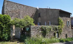 Exterior - 10 minutes from the river! Typical Ardèche house, pets welcome. (Banne)