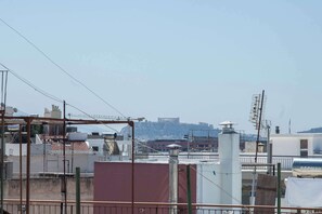 A rooftop with buildings, antennas, and a clear sky. - Peristeri 1 Bd Apt w Balcony and View (Peristeri)