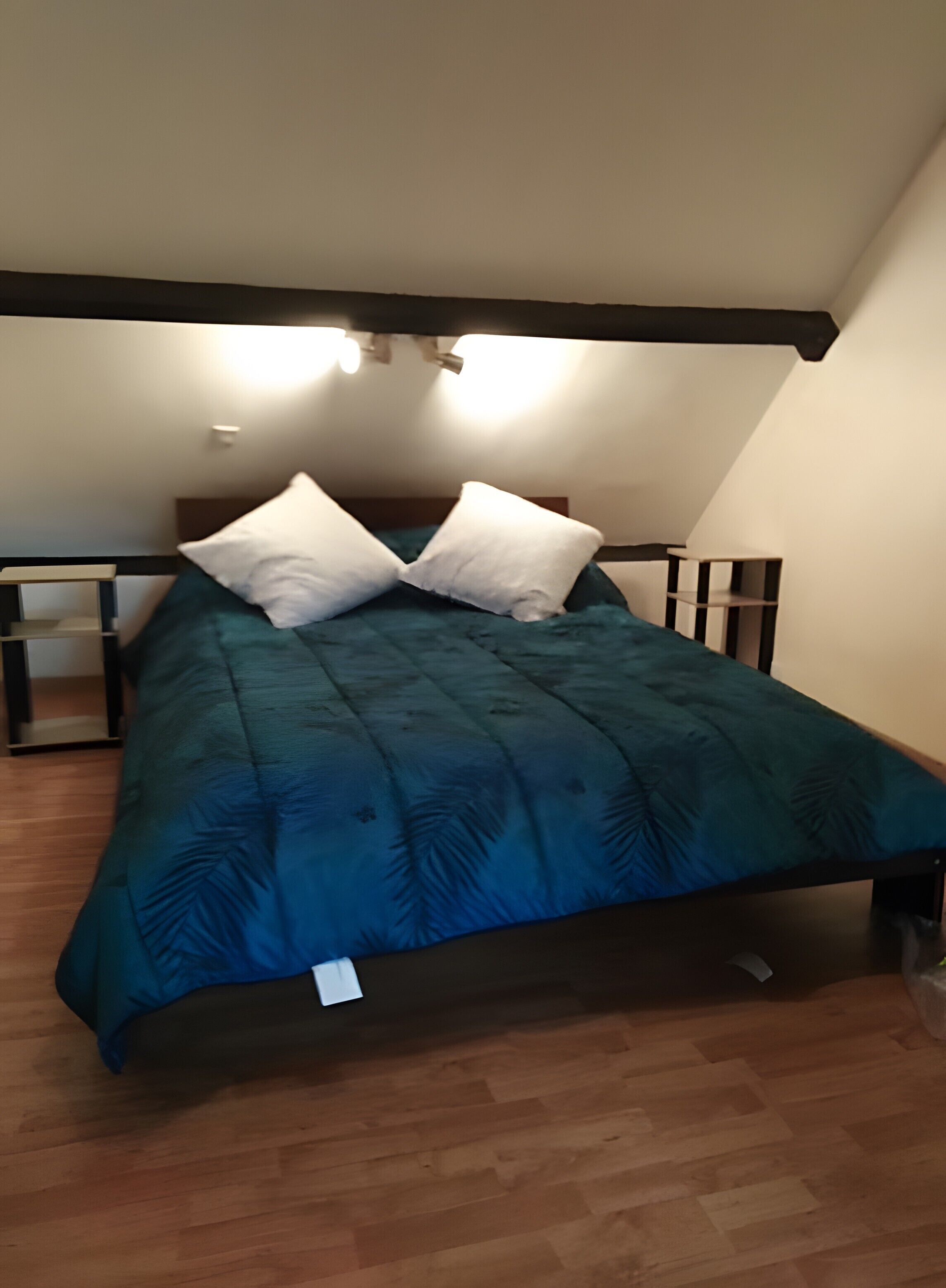 Tabla de planchar con plancha, wifi y ropa de cama 