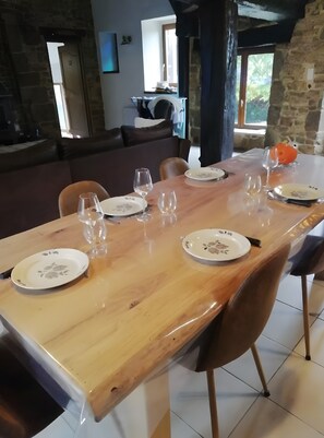 Dining - La Guinchère: Spacious Breton House near Mont-Saint-Michel and Fougères (Saint-Georges-de-Reintembault)