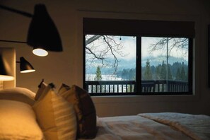 Iron/ironing board, WiFi, bed sheets - The Boujee Basecamp, by Tag Home Design (Lake Arrowhead)