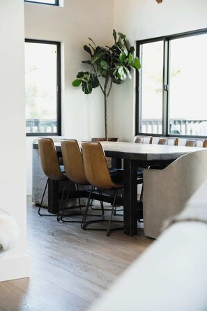 Dining - The Boujee Basecamp, by Tag Home Design (Lake Arrowhead)