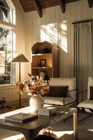Interior - Elmwood Lake House, by @halfway_wholeistic (Lake Arrowhead)
