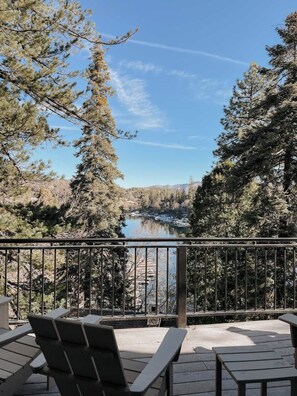 Property grounds - Palisades Lake House + private dock! (Lake Arrowhead)