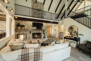 TV, fireplace, offices - @grizzlymountainhouse-lake access/firepit/games (Lake Arrowhead)