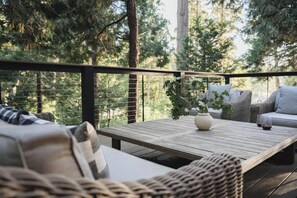 Property grounds - Ravenwood House, lakefront on Orchard Bay (Lake Arrowhead)