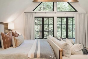 WiFi, bed sheets - Ravenwood House, lakefront on Orchard Bay (Lake Arrowhead)