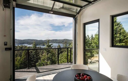 Stairway to Haven - Lake views (hot tub +firepit)