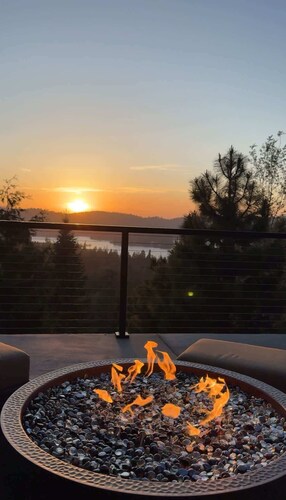 Stairway to Haven - Lake views (hot tub +firepit)