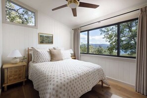 4 bedrooms, travel cot, WiFi - Arrowhead Overlook, w/ sauna&spa (Lake Arrowhead)