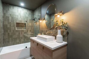 Shower, shampoo - Seven Peaks (w/ lake views, lake access!) (Lake Arrowhead)