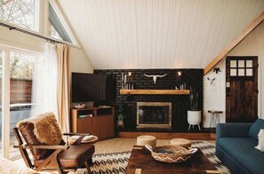 TV, fireplace - Harlow House, w/ hot tub, lake view & lake access! (Lake Arrowhead)