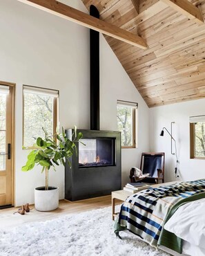Iron/ironing board, travel cot, WiFi, bed sheets - The Mountain House, by designer Emily Henderson (Lake Arrowhead)