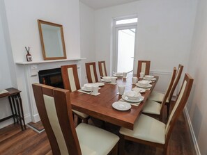 Dining - 93 Abbotsbury Road (Weymouth)