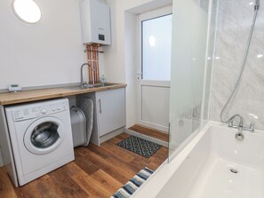 Shower - 93 Abbotsbury Road (Weymouth)