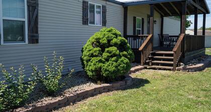 Peaceful Ozark Escape Near the Artesian Well, 2BR/2BA Retreat