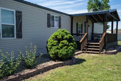 Peaceful Ozark Escape Near the Artesian Well, 2BR/2BA Retreat