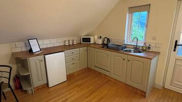 Apartment, 1 Bedroom, Smoking, Ocean View | Private kitchen