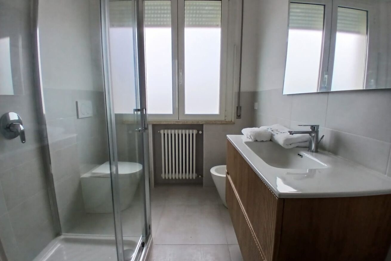 Dusche, Bidet, Handtücher