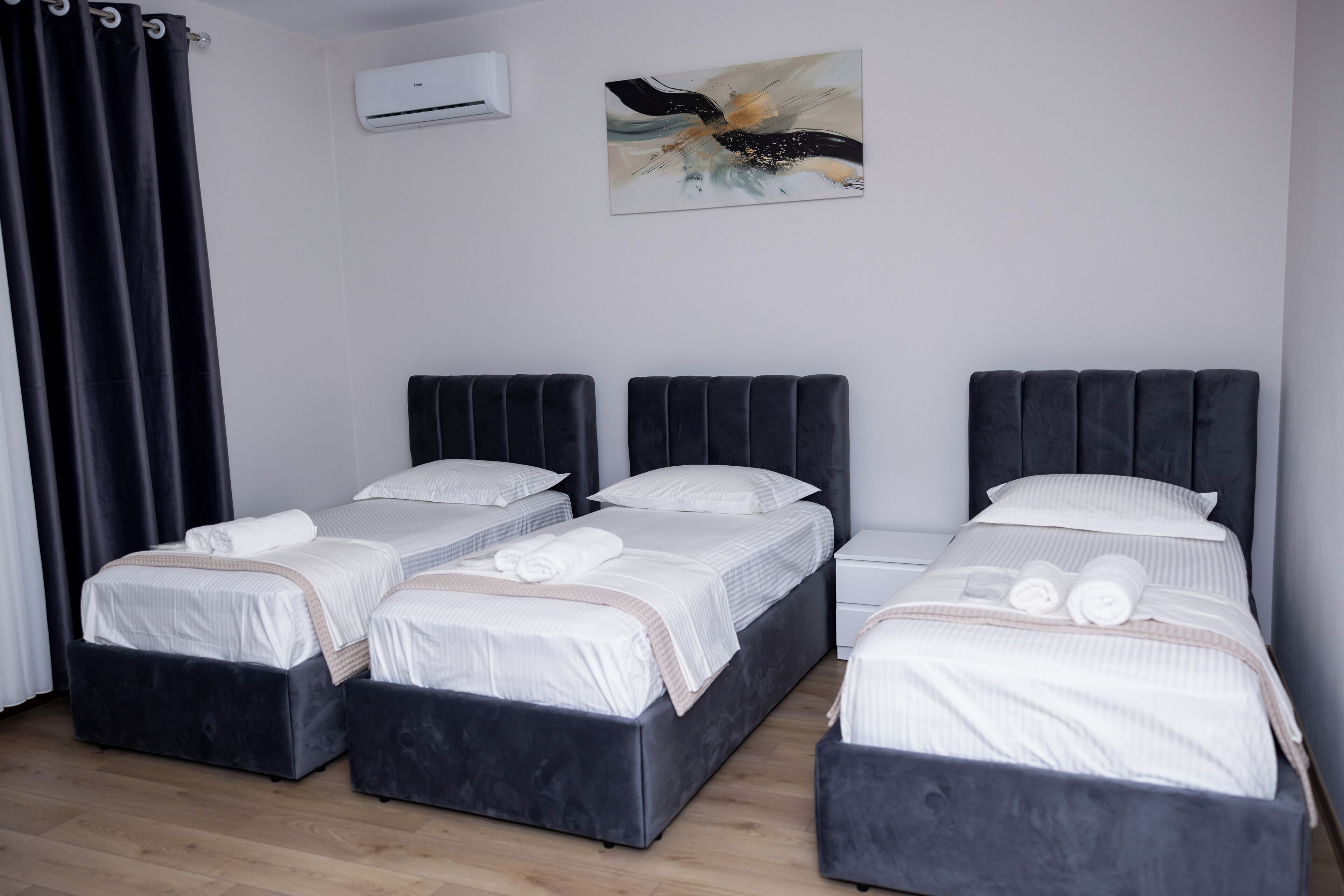 2 habitaciones, tabla de planchar con plancha, wifi y ropa de cama 