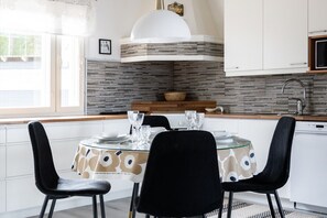Dining - Lakeside Villa Norva Private Sauna by Lapland Host (Rovaniemi)