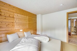 WiFi, bed sheets