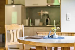 Dining - Apartment 'See und Me -' with Lake View, Private Terrace and Wi-Fi (Fontanella)