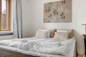Desk, WiFi, bed sheets - Cozy Lapland Apartment By Lapland Host (Rovaniemi)