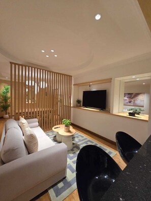 Smart TV - Bukit Bintang Pavilion KLCC 1Min Walk Connected By Bridge Apartment 8 to 16 Pax (Kuala Lumpur)