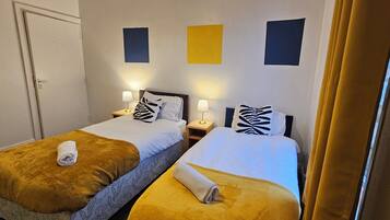 4 bedrooms, iron/ironing board, WiFi, bed sheets