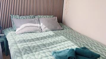 WiFi, bed sheets