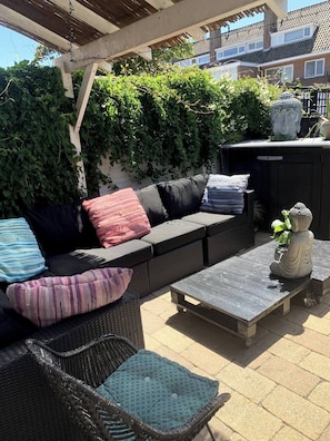 Terrace/patio - A cozy home just a 3-minute walk from the beach! (Noordwijk)