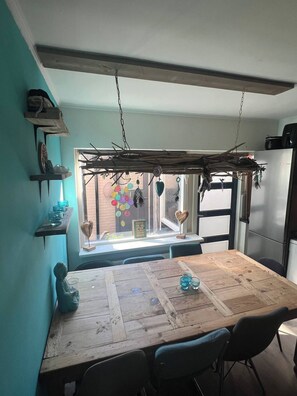 Dining - A cozy home just a 3-minute walk from the beach! (Noordwijk)