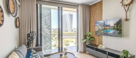 Apartment, 1 Bedroom, Patio | Living room