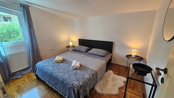 Apartamento básico, vista para o mar | Ferros/tábuas de passar roupa, Wi-Fi de cortesia