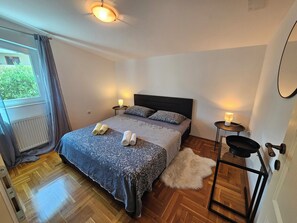 Apartamento básico, vista para o mar | Ferros/tábuas de passar roupa, Wi-Fi de cortesia