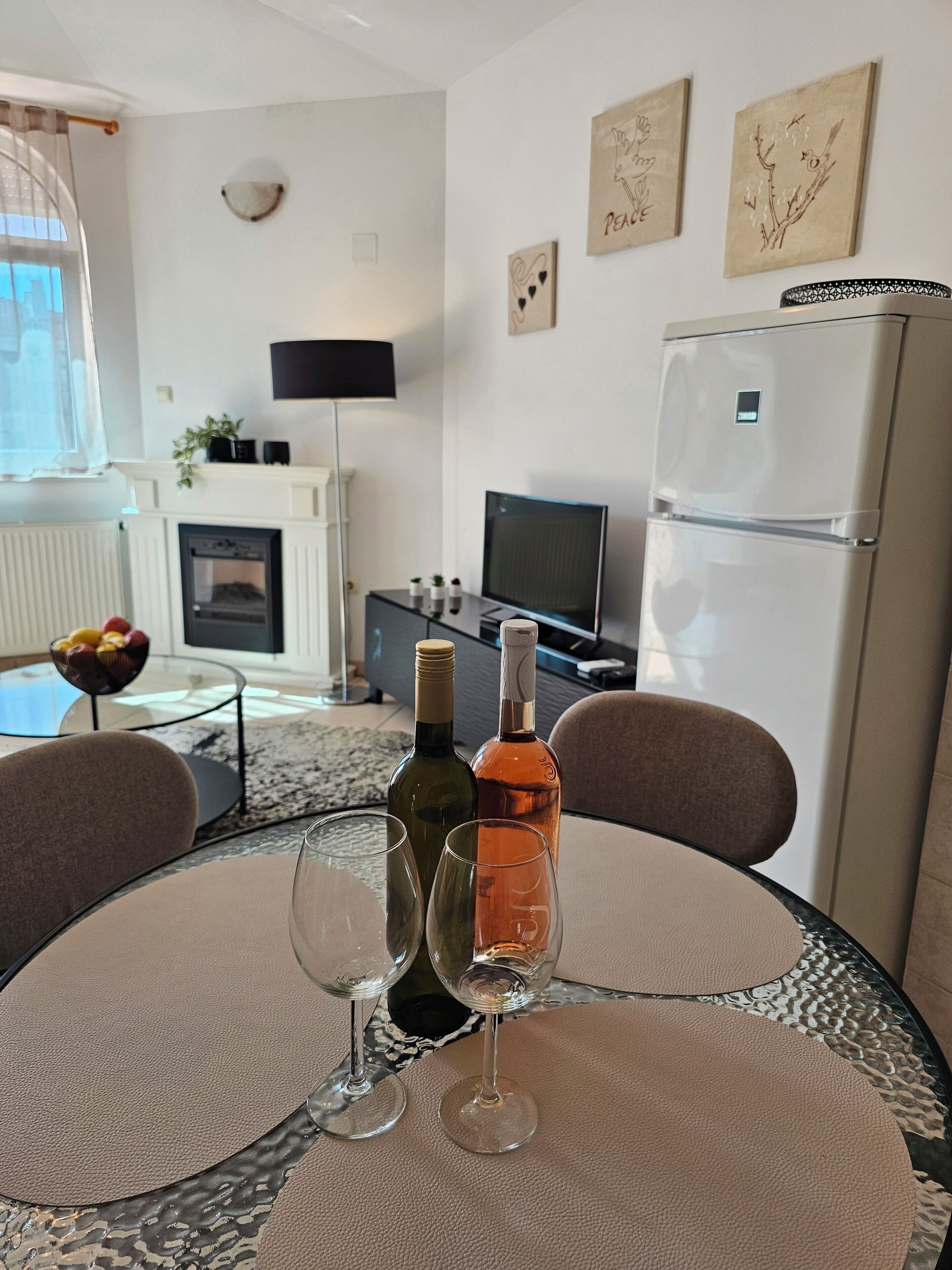 Apartamento básico, vista para o mar | Opções para refeição