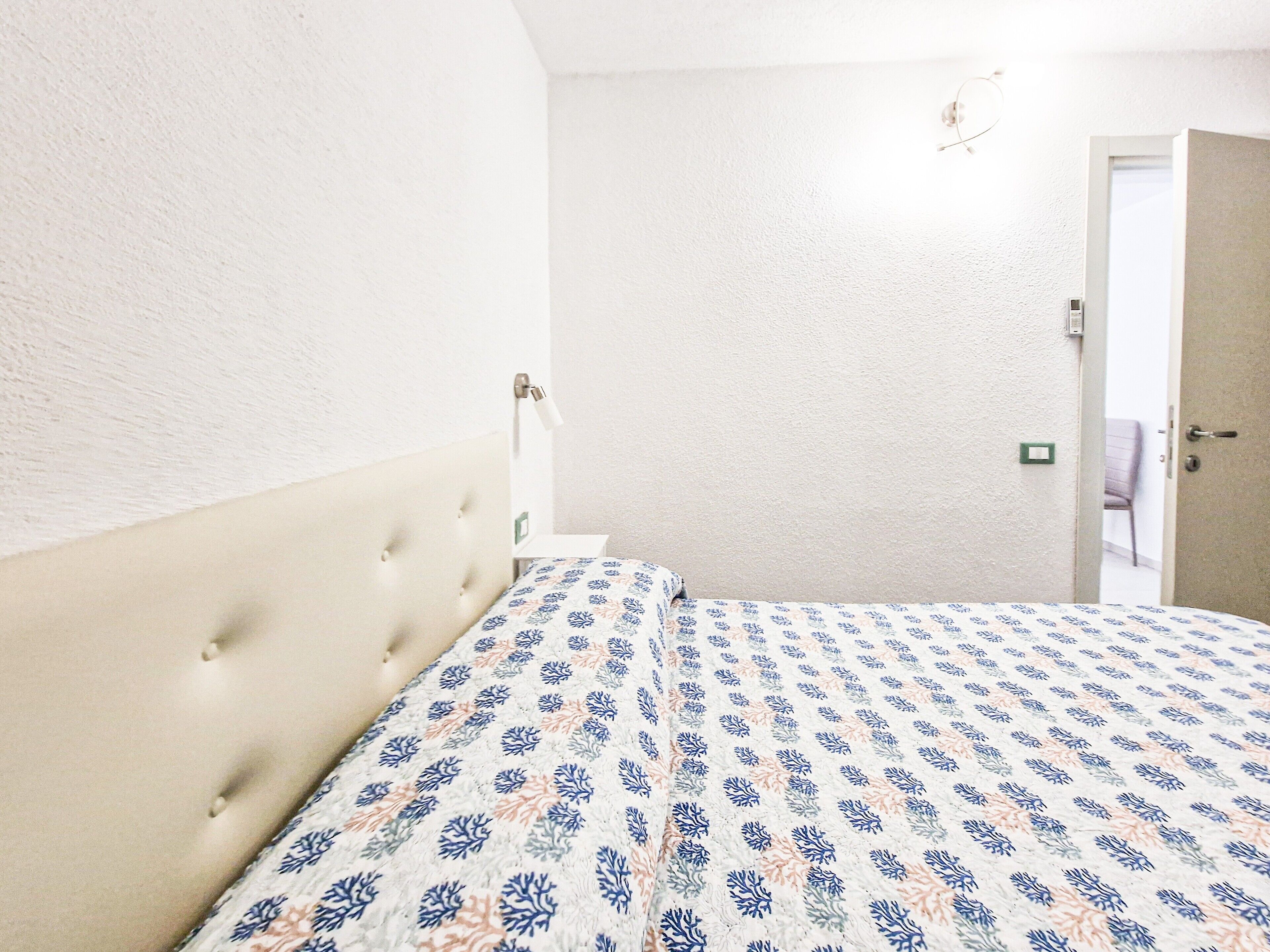 WiFi, bed sheets