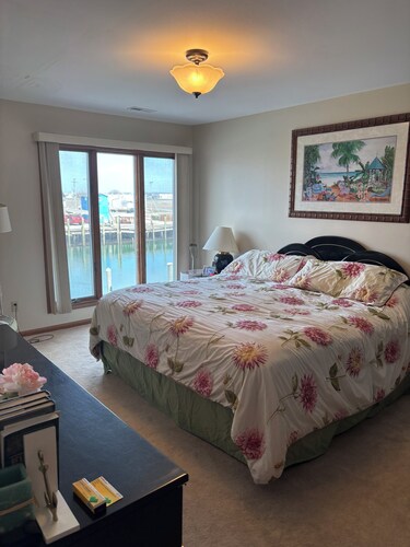 WATERFRONT Spacious 3-bedroom condo on Otten’s Harbor, in charming Wildwood.