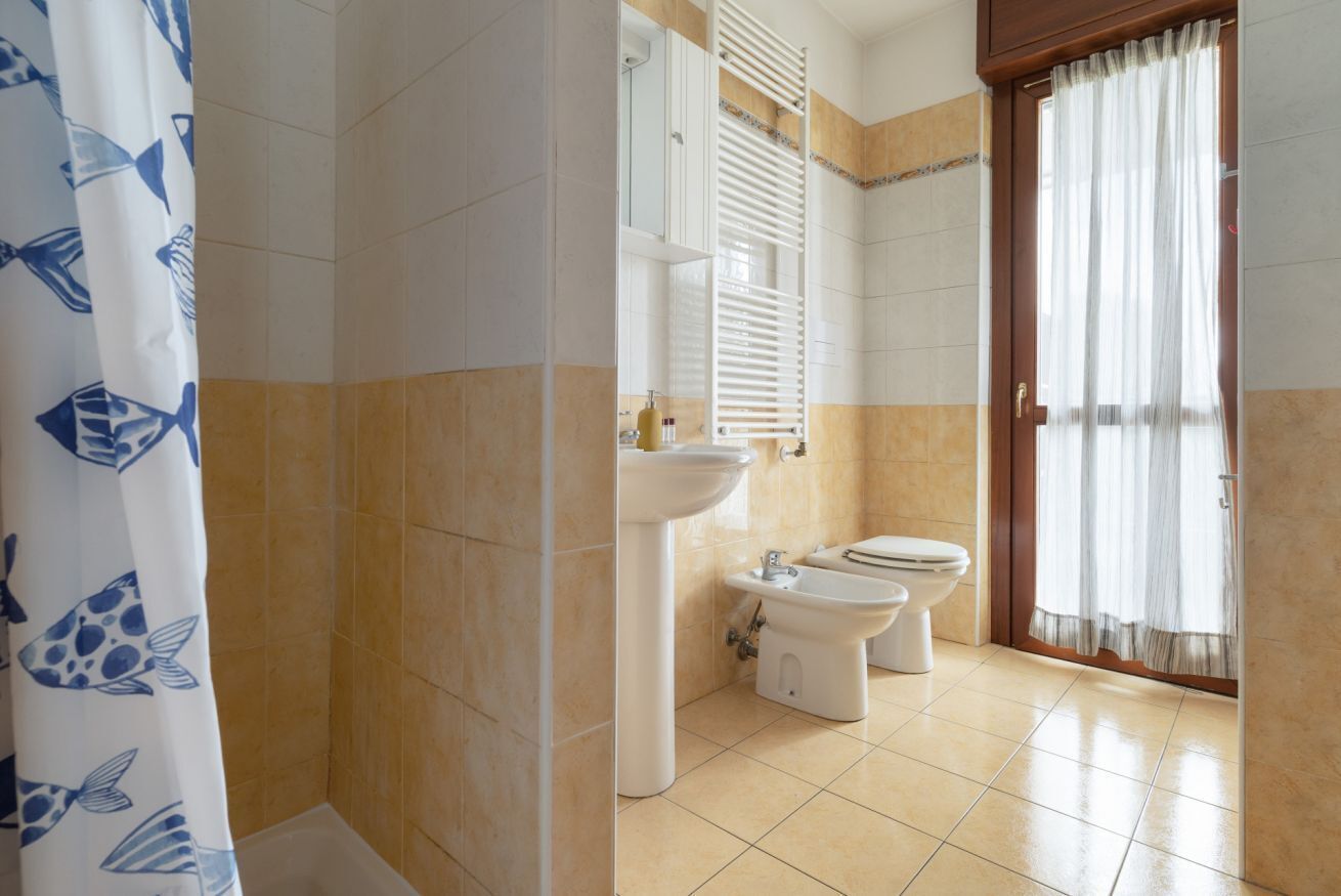 Dusche, Bidet, Handtücher
