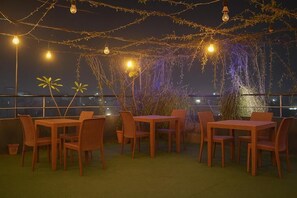 Outdoor dining - Hotel Fountain BD (Dhaka)