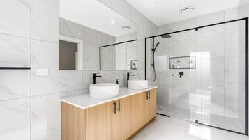 Shower, hair dryer, towels, shampoo