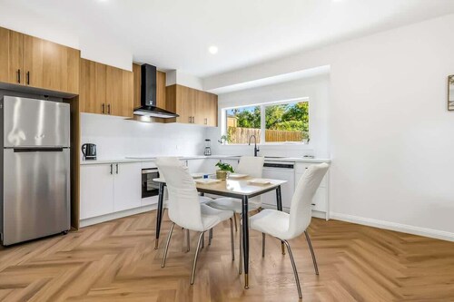 Luxury Family Stay | Box Hill | 5-Star Comfort