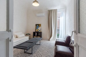 Living area - Ai Benedettini Apartment by Wonderful Italy (Catania)
