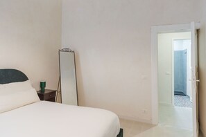 1 slaapkamer, een strijkplank/strijkijzer, gratis wifi, beddengoed