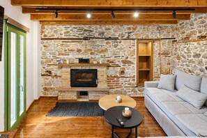 House - Casa Di Nonno-jacuzzi Mountain View Stay in Lesvos (Lesvos)