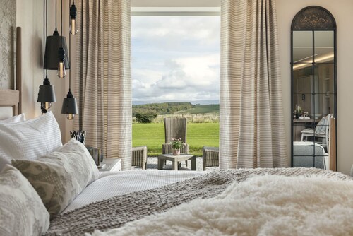 The Hide Ridgestone