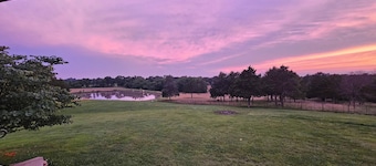 Private Country Suite Near Truman Lake & Fishing