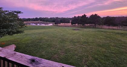Private Country Suite Near Truman Lake & Fishing